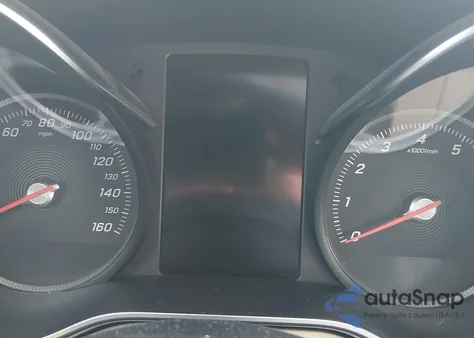 2017 Mercedes-Benz C 300 z USA, uszkodzony, nr VIN 55SWF4JB0HU220637